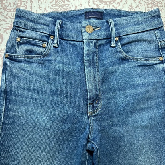 MOTHER High Waisted Looker Ankle Fray
In Hop On Hop Off Size 23 - Picture 4 of 7